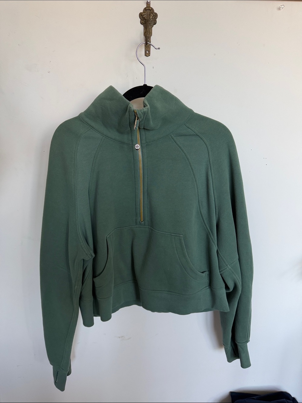 lululemon athletica medium forest funnel neck scuba